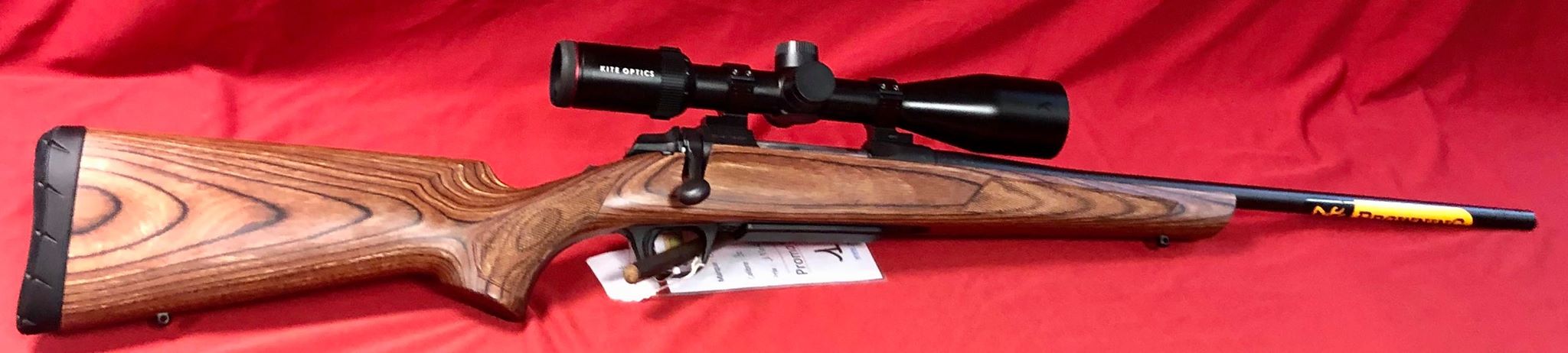 Carabine 30/06 Browning A Bolt vendu avec une lunette Kite 3x12x50 sur montage fixe avec réticule lumineux.

Vendu !!!