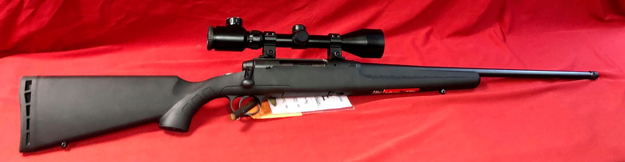 Carabine Savage calibre 222 composite vendu avec une lunette lensolux 3x9x50 avec réticule lumineux